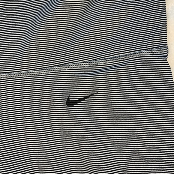 High waisted Nike cropped legging - Picture 2 of 4
